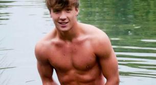 Sam Callahan sigue enseñando cuerpo en 'X Factor'