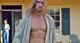 Alexander Skarsgard, sin camiseta en el nuevo vídeo de Cut Copy