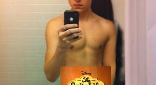 Más fotos de Dylan Sprouse desnudo, de 'Zack & Cody'