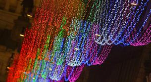 Polémica en Italia por unas luces de Navidad en homenaje a víctimas de acoso LGBT