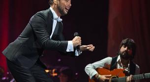 Miguel Poveda, ¿gay? Besa a Chicuelo en directo