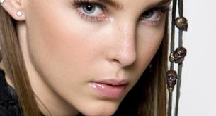 Vídeo de Belinda atacada por un fan en directo