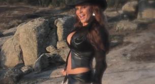 Sonia Monroy se desnuda en su nuevo vídeo, 'Sácalo De Mi Pensamiento'