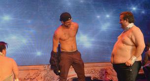 Alex Pettyfer desnudo y mojado en su cumpleaños