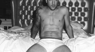 Matt Cardle, en ropa interior en su cama