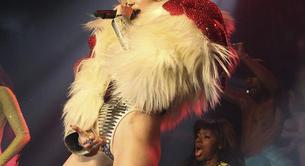 Miley Cyrus chupa un pene de plástico en el G-A-Y de Londres