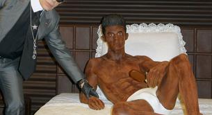 Karl Lagerfeld fabrica una copia de chocolate de su novio modelo
