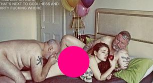 Un político británico, desnudo y con tatuajes nazis en un libro