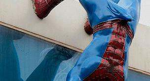 Una estatua de Spider-man con el pene erecto, censurada en Corea