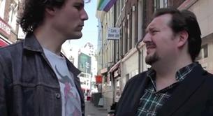 Así suenan las típicas preguntas a los gays en plan hetero