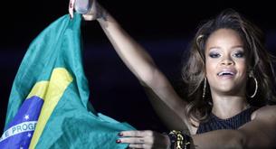 Rihanna se burla del Brasil - Alemania y... de las palizas de Chris Brown