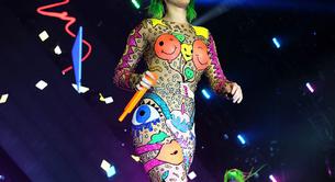 Caída de Katy Perry en el escenario cantando 'Walking On Air'