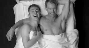¿Qué pasa cuando dos desconocidos se desnudan y se meten en cama?