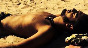 El hijo de Raquel Bollo, Manuel Cortés, sin camiseta en sus vacaciones