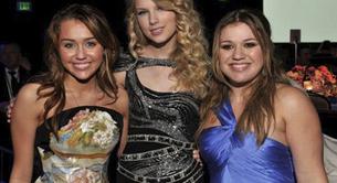 Kelly Clarkson versiona 'Shake It Off' de Taylor Swift