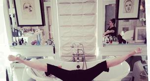 Madonna abierta de piernas y espatarrada en la bañera