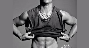 Nick Jonas y sus perfectos abdominales en 'Flaunt'