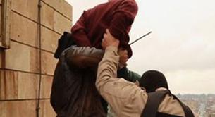 El grupo terrorista ISIS asesina gays lanzándolos desde edificios