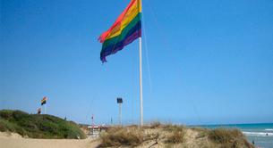 Imputan por exhibicionismo al matrimonio gay que denunció una agresión homófoba en Almería