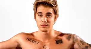 Justin Bieber desnudo recibiendo huevazos