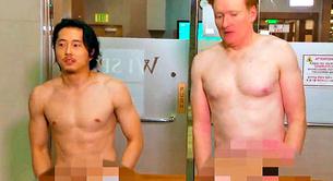 Steven Yeun desnudo: el actor de 'The Walking Dead' en una sauna con Conan O'Brien