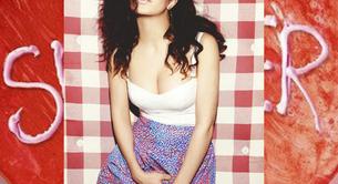 Charli XCX anima a las chicas a masturbarse en su disco