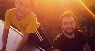 Emotiva respuesta de un niño de 8 años cuando su hermano le cuenta que es gay