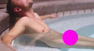El actor Max Riemelt desnudo integral en 'Sense8'