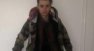 El cantante de una boy band, ingresado por subir al avión con toda la ropa puesta