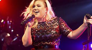 Kelly Clarkson canta perfiles de Tinder