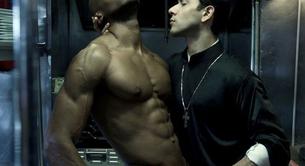 Curas desnudos contra la homofobia en Rumanía