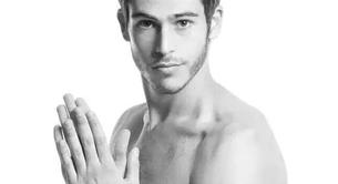 Jaime Kohen desnudo: el cantante gay mexicano que te enamorará