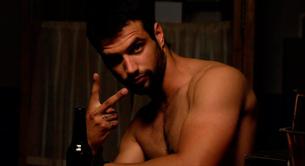 El niño crece: Jesús Castro desnudo