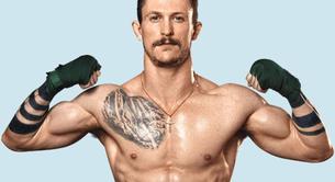 El actor Jonathan Tucker, desnudo en 'Kingdom'