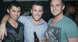 Dos hombres gays se divorcian para incluir a un tercero en el matrimonio