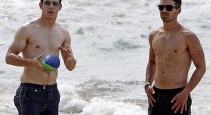 Nick Jonas y Joe Jonas acaban juntos en un club gay