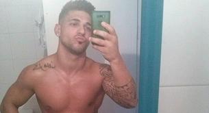 Este futbolista golpea a un árbitro con el pene en pleno partido