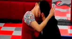 Los besos de Han y Aritz en 'Gran Hermano' 16 reciben comentarios homófobos de Sofía