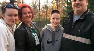 La emotiva historia de dos hermanos transgénero y sus padres