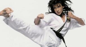 Un padre homófobo ataca a su hija lesbiana y karateka