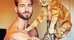 Hombres desnudos y gatos en la cuenta de Instagram definitiva