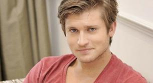 El actor Tom Weston-Jones, desnudo en 'Dickensian'