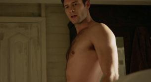 El actor Steve Lund, desnudo en 'Bitten'