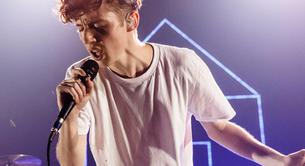 Sale del armario en un concierto de Troye Sivan por todo lo alto