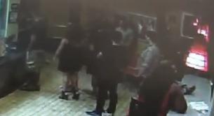 Un beso gay desata un ataque homófobo en un Burger King