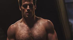 La historia de Henry Cavill desnudo fuera de su hotel