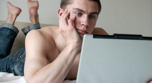 ¿Qué hacer si tu novio sale en vídeos porno gay online?