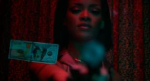Las tetas de Rihanna, estrellas en el violento vídeo de 'Needed Me'