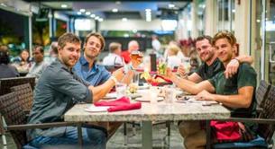 4 youtubers desnudos en un increíble viaje juntos