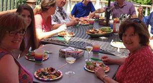 La familia de una chica lesbiana celebra una "fiesta sorpresa de salida del armario"